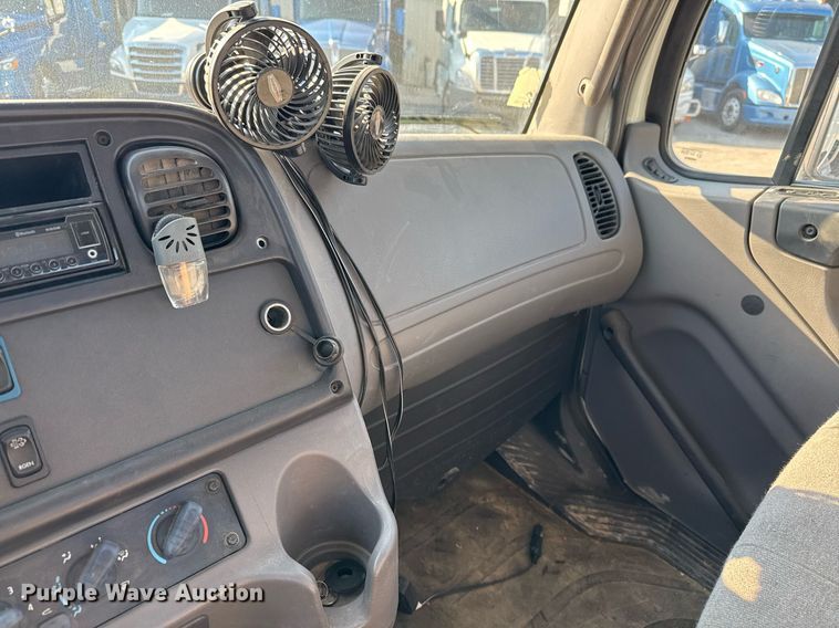 image for item EJ3291 2015 Freightliner Business Class M2 semi truck