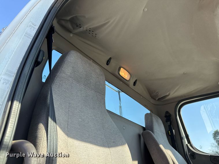 image for item EJ3291 2015 Freightliner Business Class M2 semi truck