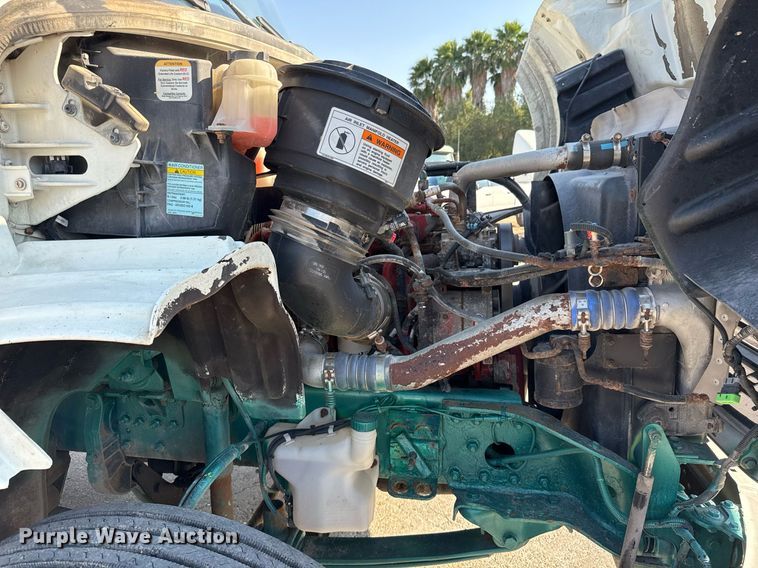 image for item EJ3291 2015 Freightliner Business Class M2 semi truck