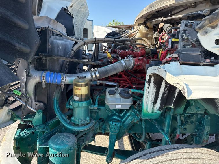 image for item EJ3291 2015 Freightliner Business Class M2 semi truck