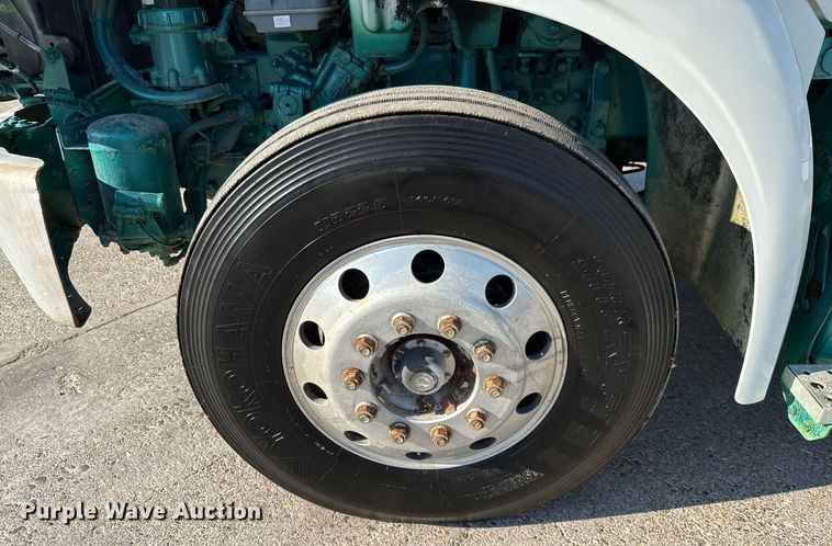 image for item EJ3291 2015 Freightliner Business Class M2 semi truck