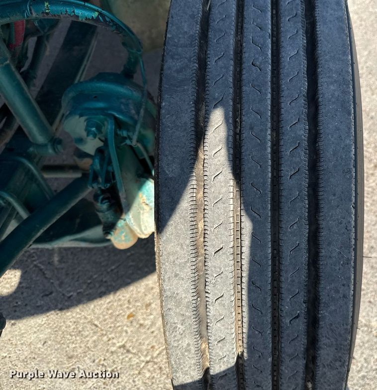 image for item EJ3291 2015 Freightliner Business Class M2 semi truck