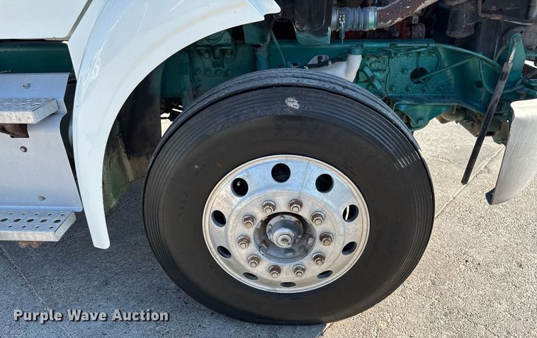 image for item EJ3291 2015 Freightliner Business Class M2 semi truck