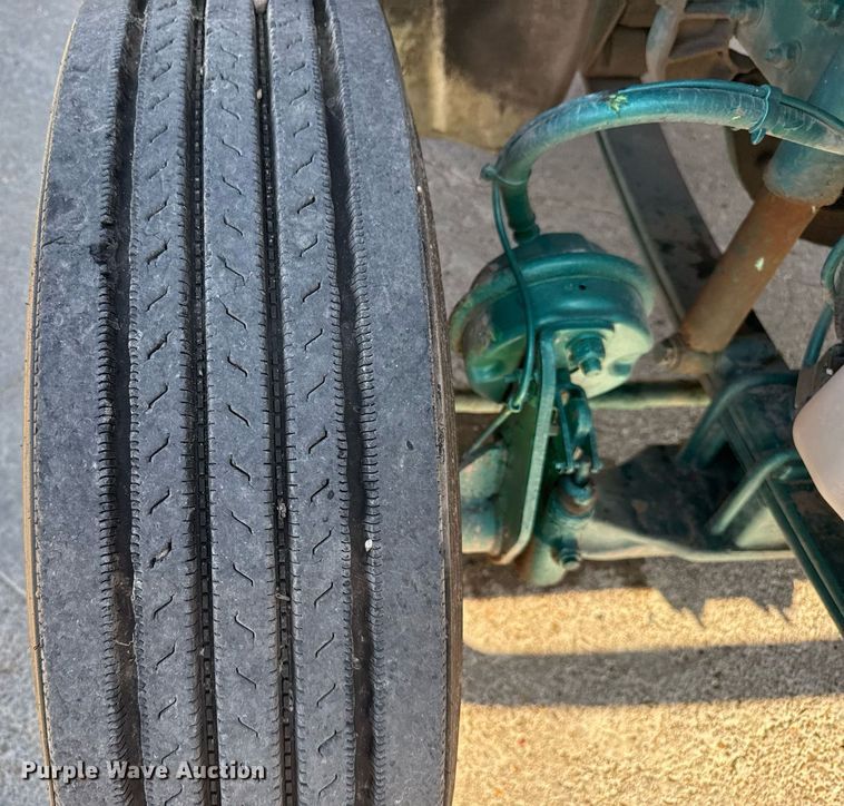 image for item EJ3291 2015 Freightliner Business Class M2 semi truck