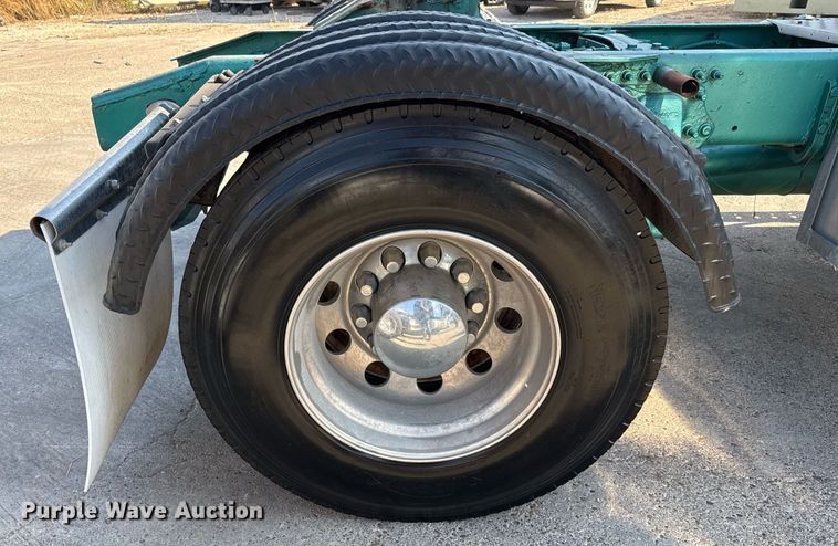 image for item EJ3291 2015 Freightliner Business Class M2 semi truck