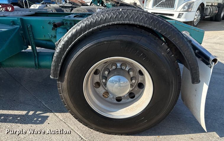 image for item EJ3291 2015 Freightliner Business Class M2 semi truck