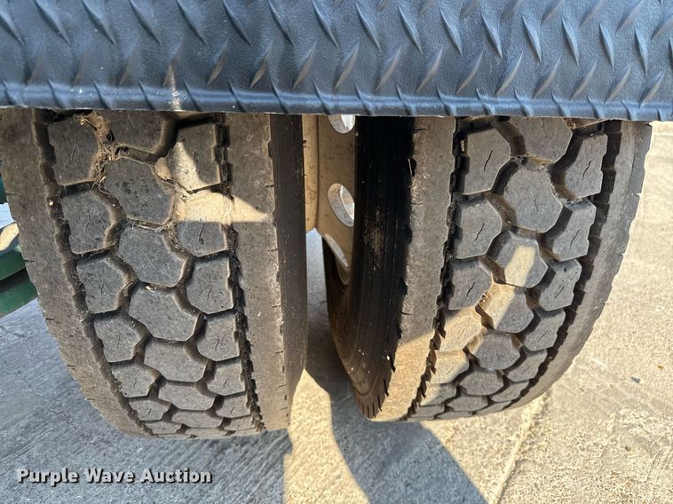 image for item EJ3291 2015 Freightliner Business Class M2 semi truck