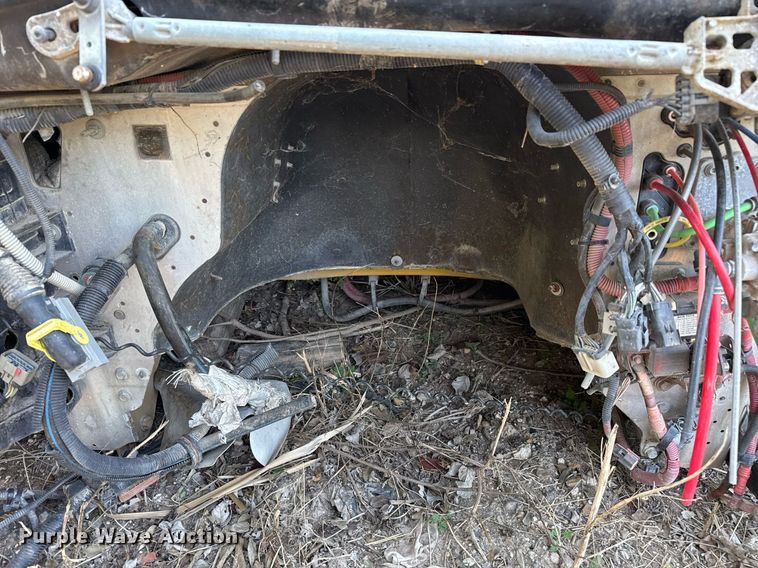 image for item EJ3294 2014 Freightliner Cascadia semi truck cab