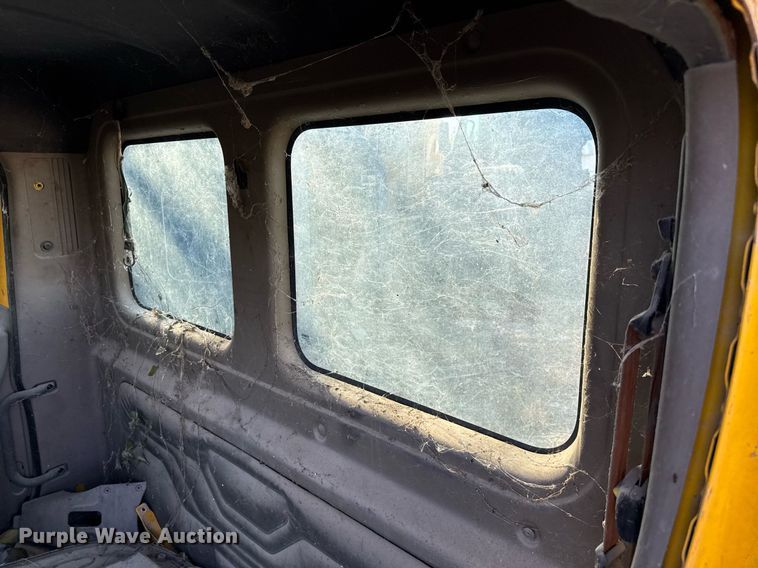 image for item EJ3294 2014 Freightliner Cascadia semi truck cab