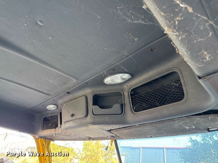 image for item EJ3294 2014 Freightliner Cascadia semi truck cab