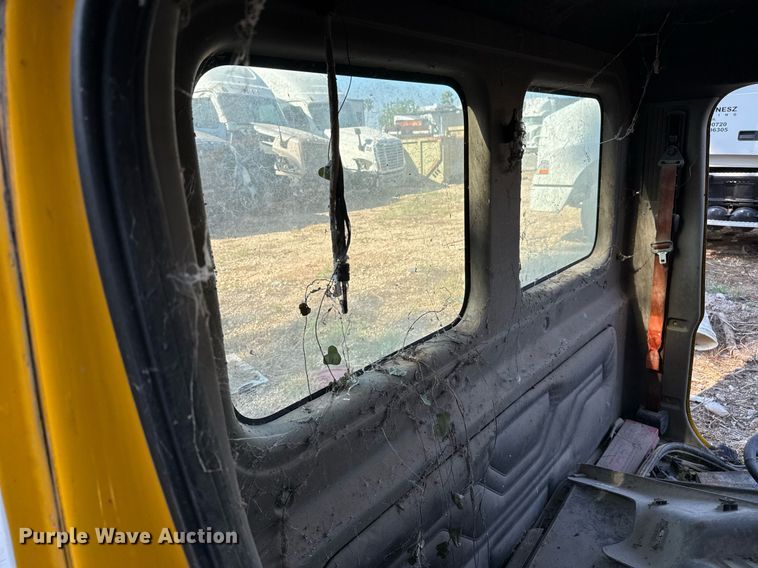 image for item EJ3294 2014 Freightliner Cascadia semi truck cab