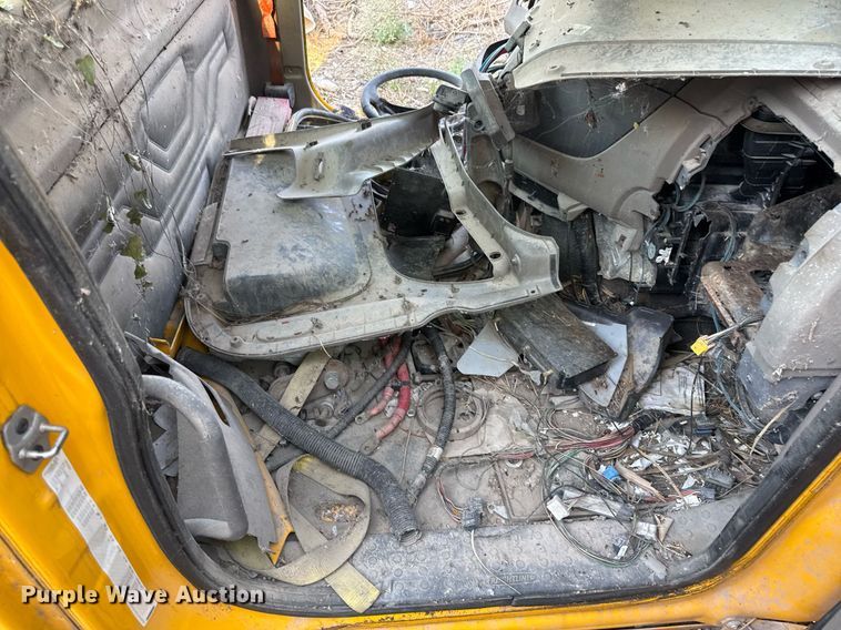 image for item EJ3294 2014 Freightliner Cascadia semi truck cab