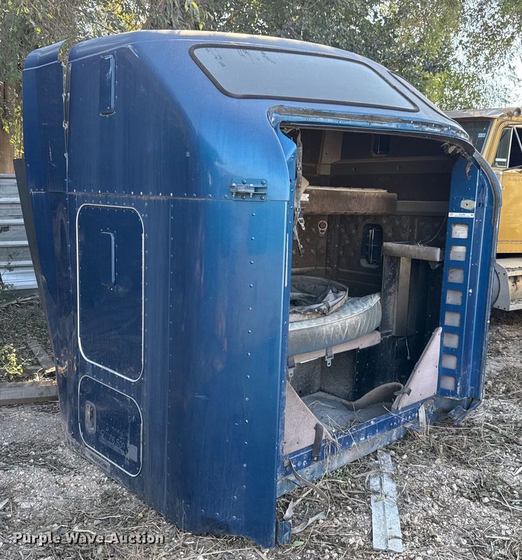 image for item EJ3295 2015 Kenworth W900 sleeper cab