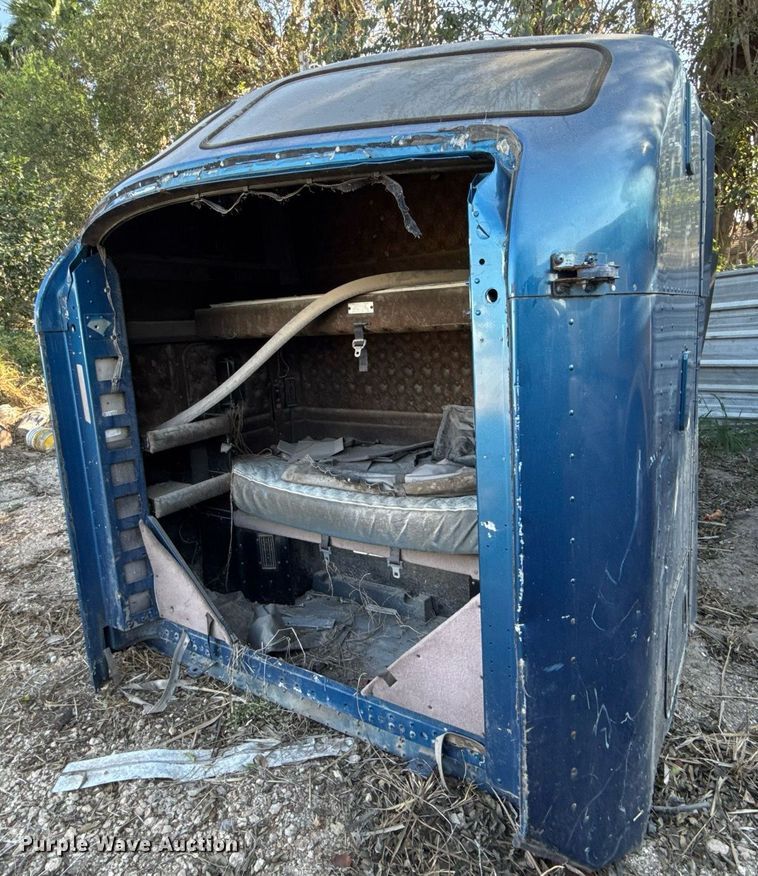 image for item EJ3295 2015 Kenworth W900 sleeper cab