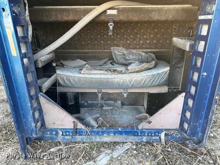 image for item EJ3295 2015 Kenworth W900 sleeper cab