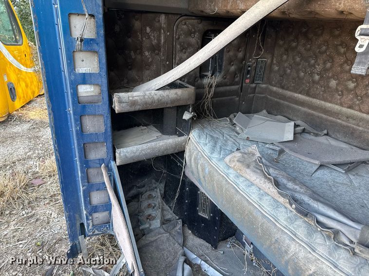 image for item EJ3295 2015 Kenworth W900 sleeper cab