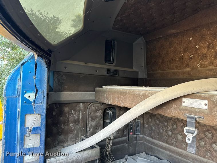 image for item EJ3295 2015 Kenworth W900 sleeper cab