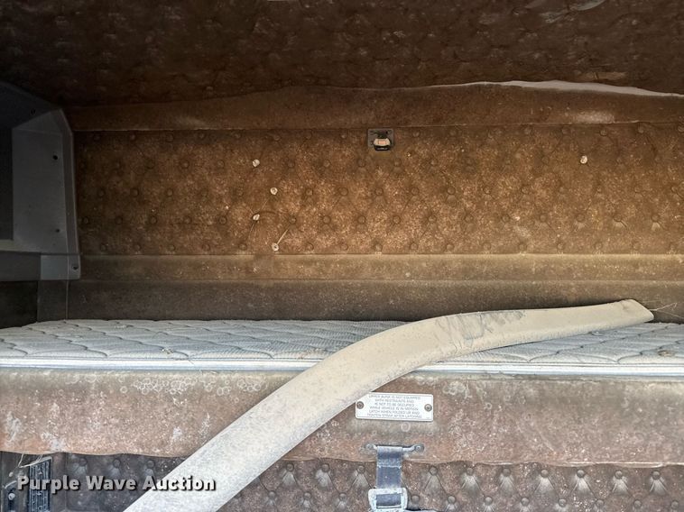 image for item EJ3295 2015 Kenworth W900 sleeper cab