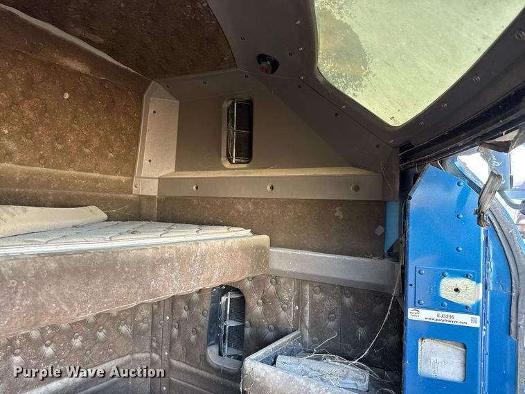 image for item EJ3295 2015 Kenworth W900 sleeper cab