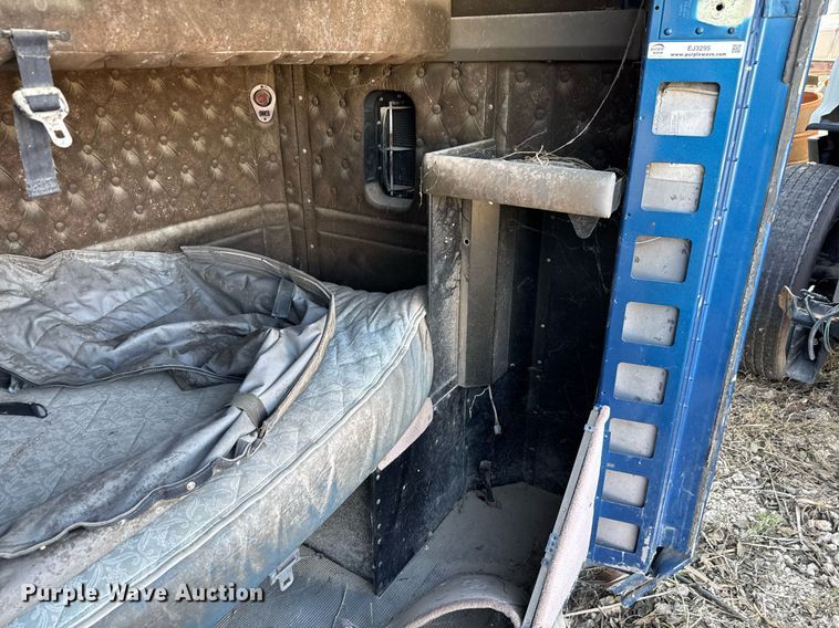 image for item EJ3295 2015 Kenworth W900 sleeper cab