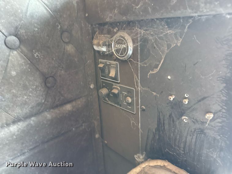 image for item EJ3295 2015 Kenworth W900 sleeper cab