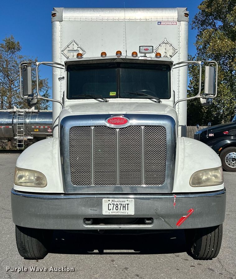 image for item EJ5165 2014 Peterbilt 337 box truck