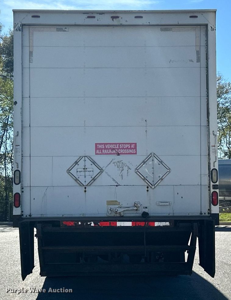 image for item EJ5165 2014 Peterbilt 337 box truck