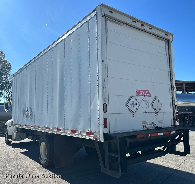 image for item EJ5165 2014 Peterbilt 337 box truck