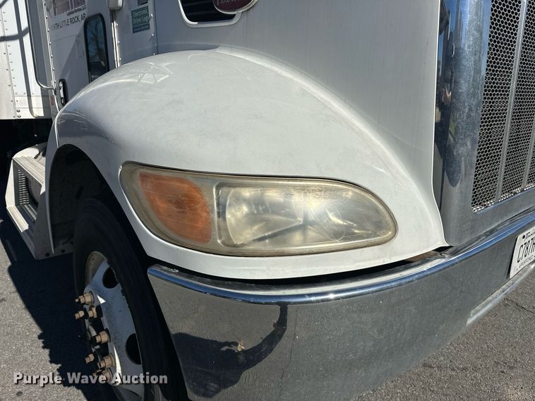 image for item EJ5165 2014 Peterbilt 337 box truck