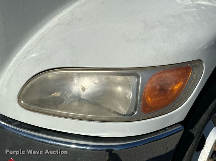 image for item EJ5165 2014 Peterbilt 337 box truck