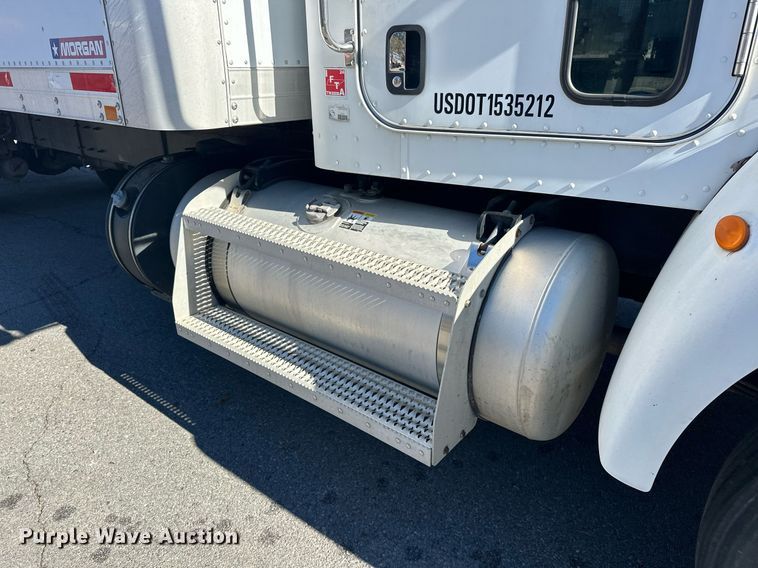 image for item EJ5165 2014 Peterbilt 337 box truck