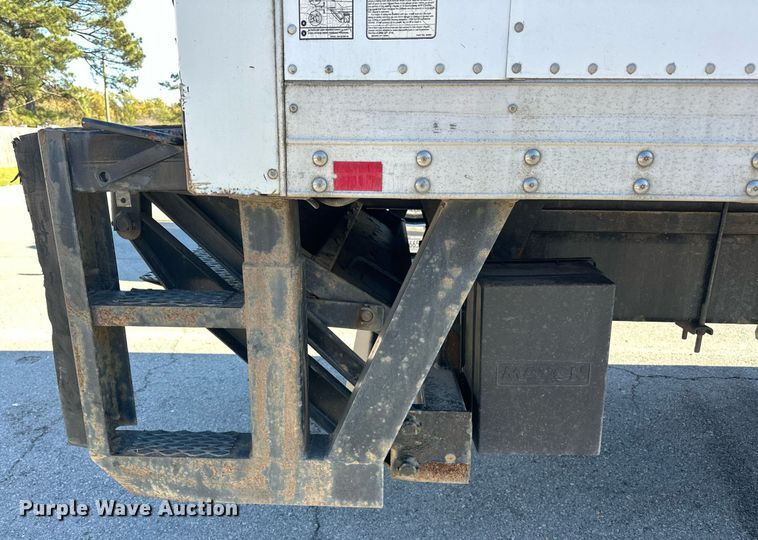 image for item EJ5165 2014 Peterbilt 337 box truck