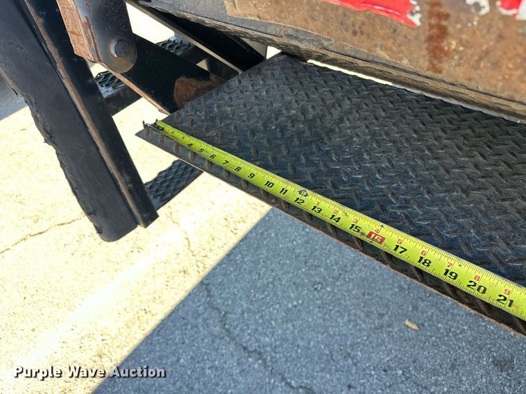 image for item EJ5165 2014 Peterbilt 337 box truck