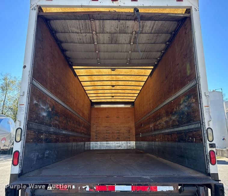 image for item EJ5165 2014 Peterbilt 337 box truck