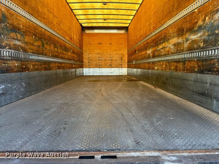 image for item EJ5165 2014 Peterbilt 337 box truck