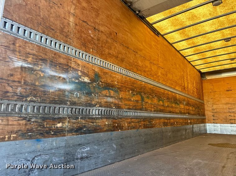 image for item EJ5165 2014 Peterbilt 337 box truck