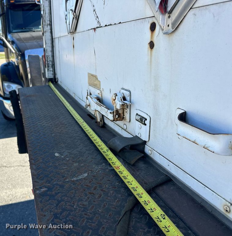 image for item EJ5165 2014 Peterbilt 337 box truck