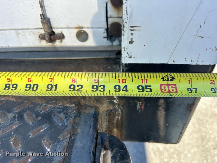 image for item EJ5165 2014 Peterbilt 337 box truck