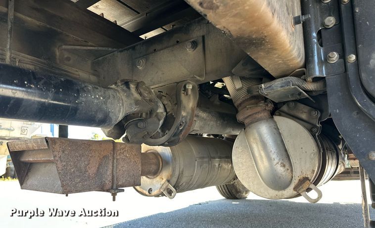 image for item EJ5165 2014 Peterbilt 337 box truck