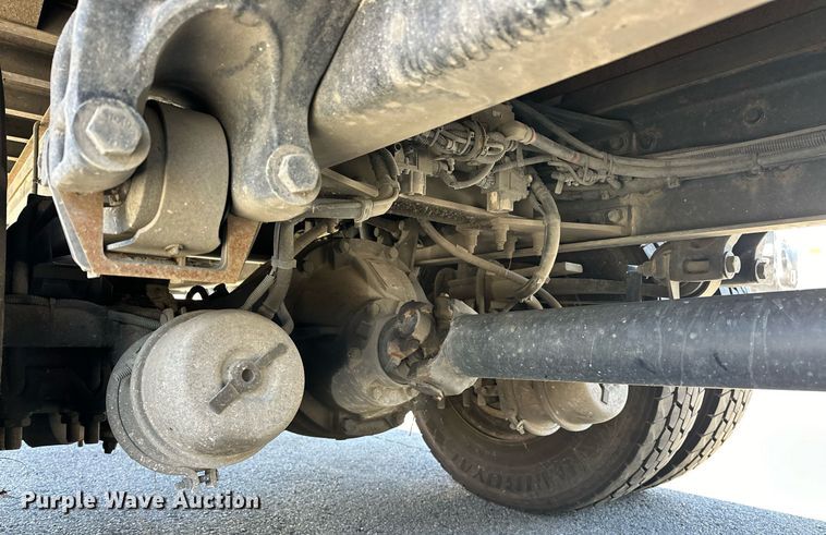 image for item EJ5165 2014 Peterbilt 337 box truck