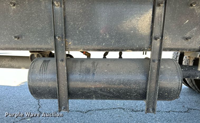 image for item EJ5165 2014 Peterbilt 337 box truck