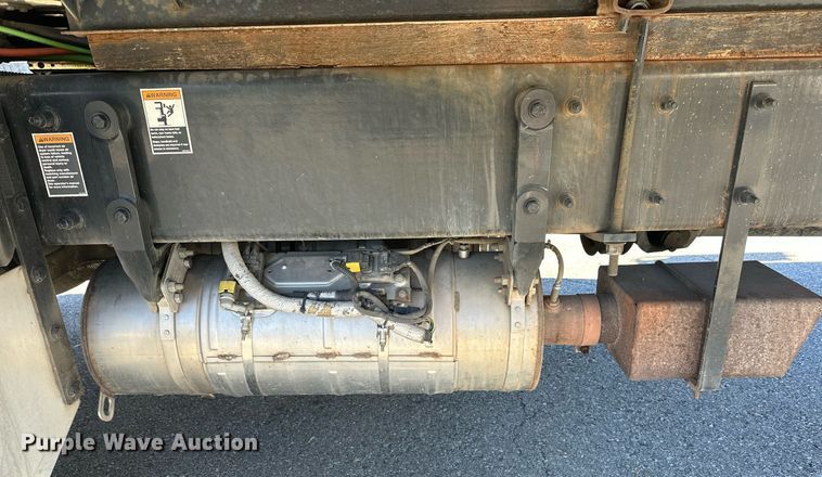 image for item EJ5165 2014 Peterbilt 337 box truck