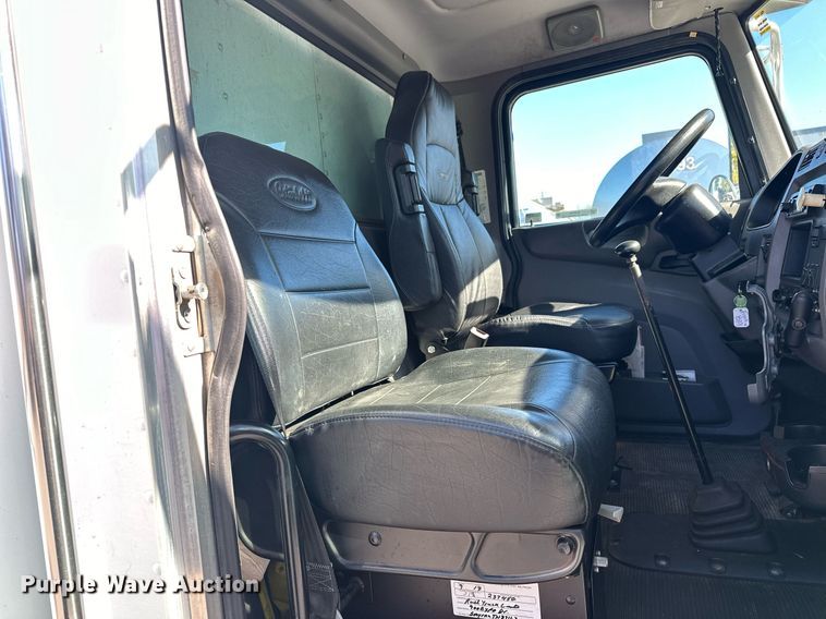 image for item EJ5165 2014 Peterbilt 337 box truck