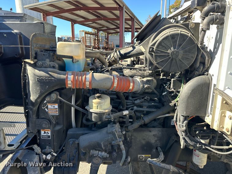 image for item EJ5165 2014 Peterbilt 337 box truck