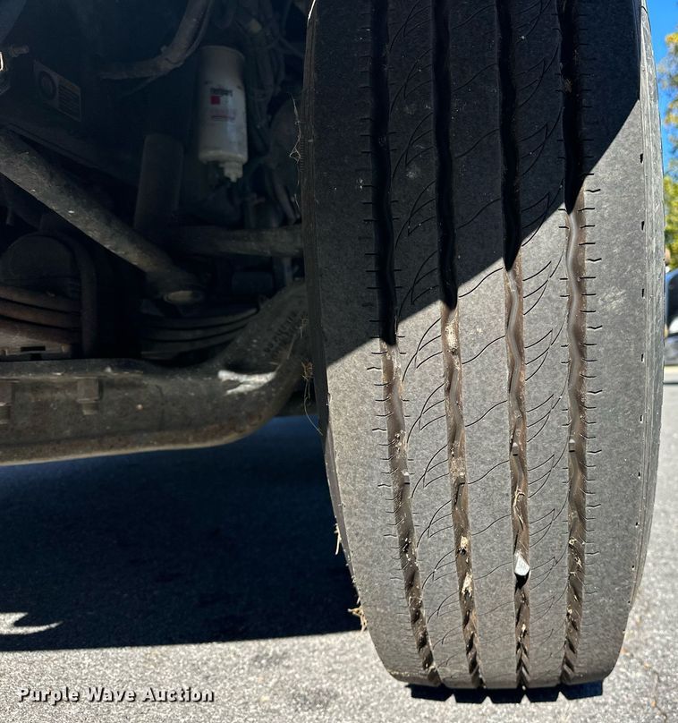 image for item EJ5165 2014 Peterbilt 337 box truck