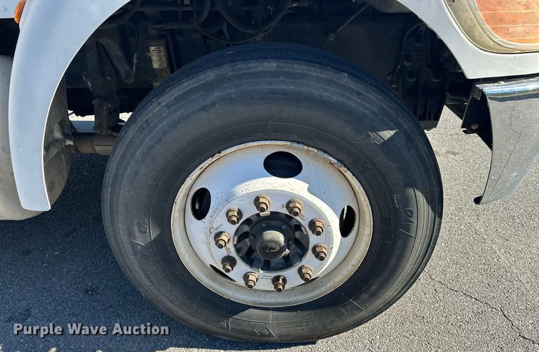 image for item EJ5165 2014 Peterbilt 337 box truck