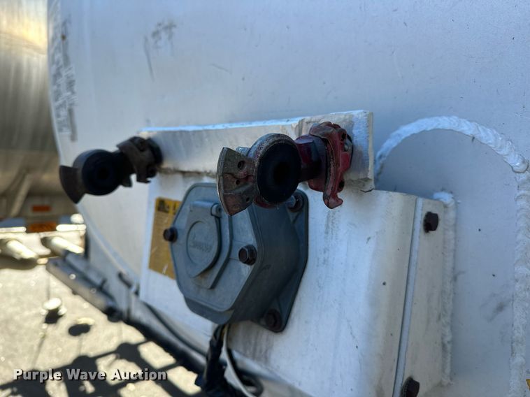 image for item EJ5167 1978 Freuhauf TAG-F2-ESF tank trailer