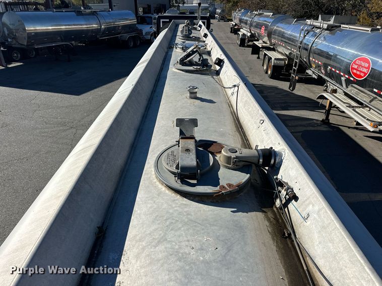 image for item EJ5167 1978 Freuhauf TAG-F2-ESF tank trailer