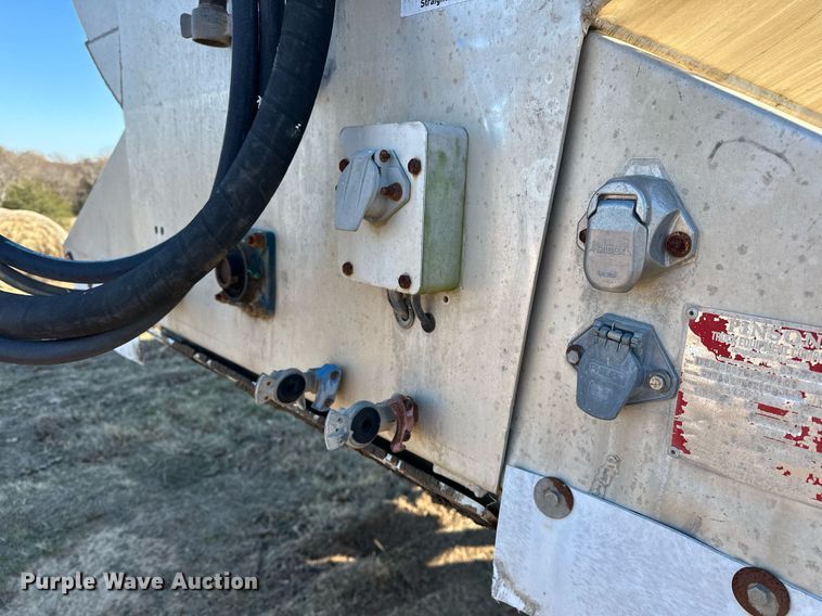 image for item EJ5232 2008 Pinson 0896D28N421CHJLA feed delivery trailer