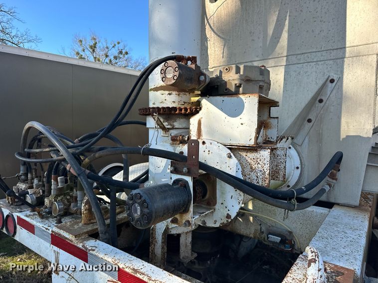 image for item EJ5232 2008 Pinson 0896D28N421CHJLA feed delivery trailer